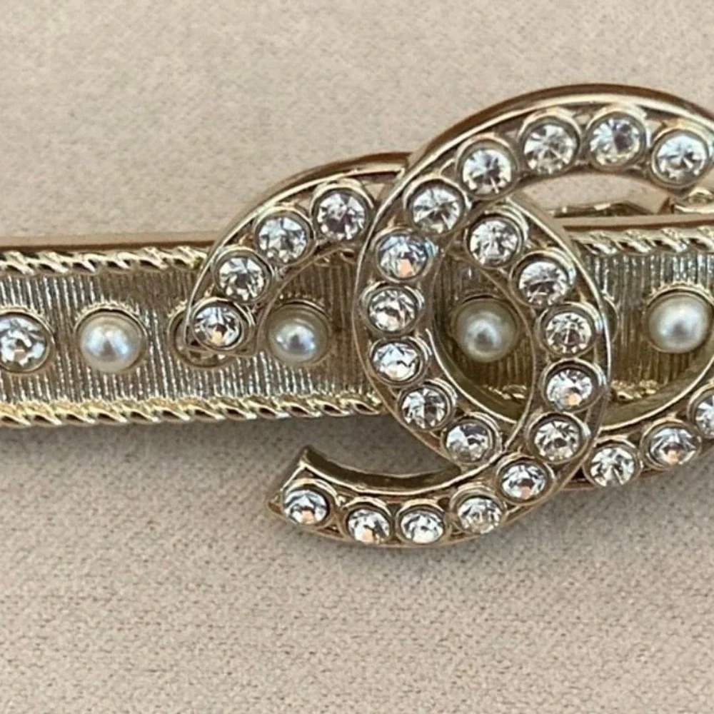Chanel Pearl and‎ Crystal Hair Clip  COA included SB002-002